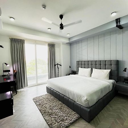 Bedchambers Serviced Apartments - Cyber City غورغاون المظهر الخارجي الصورة