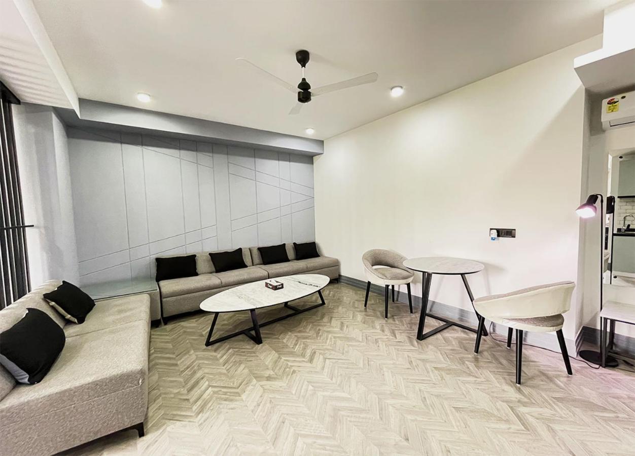 Bedchambers Serviced Apartments - Cyber City غورغاون المظهر الخارجي الصورة